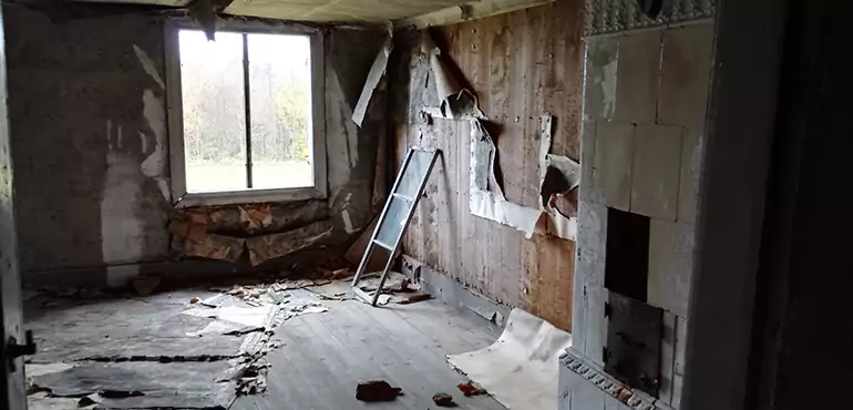 Why Selling a Distressed House Through Traditional Methods Fails in Spokane
